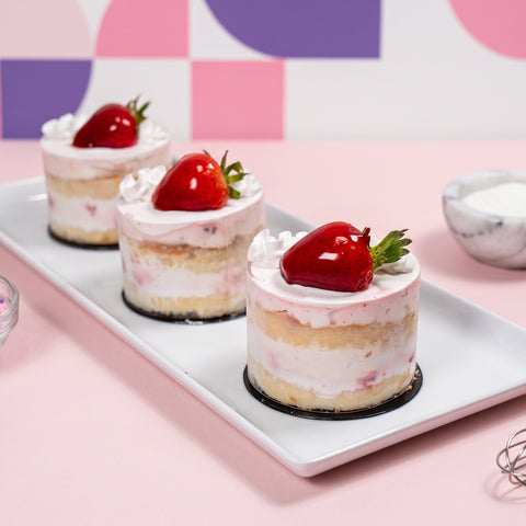 Strawberries & Cream Mini Cake